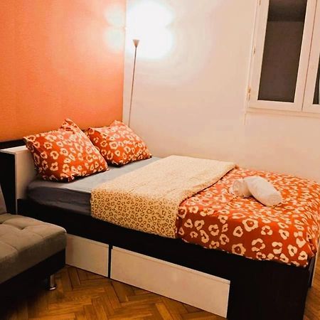 Mini-Studio Avec Kitchenette Ou Chambre Confort Avec Frigo Et Tv - Parking En Option Sur Resa ! Chaville Exterior foto