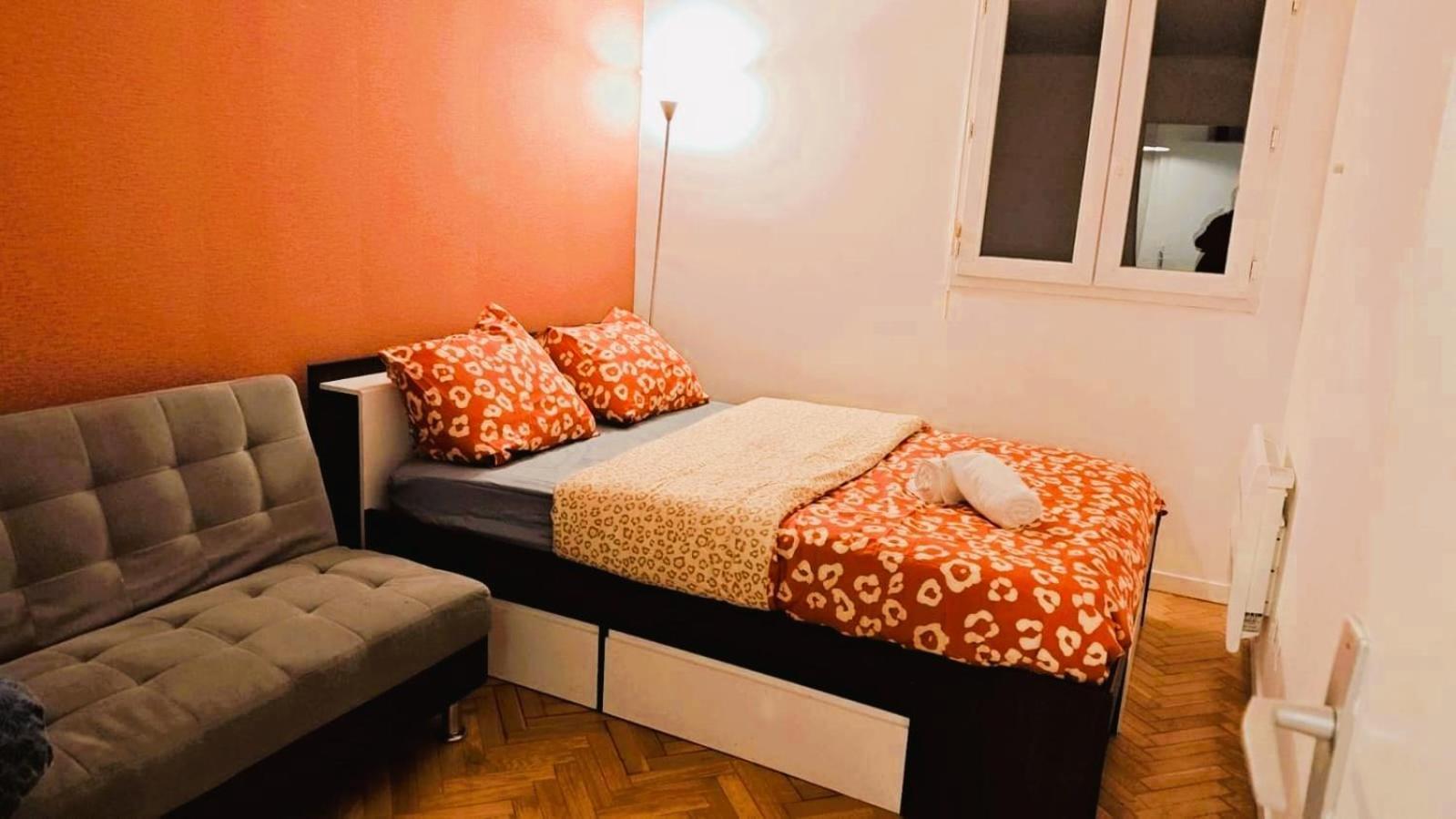 Mini-Studio Avec Kitchenette Ou Chambre Confort Avec Frigo Et Tv - Parking En Option Sur Resa ! Chaville Exterior foto